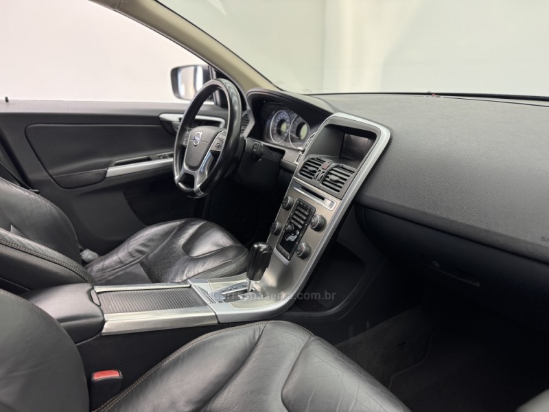 XC60 2.0 T5 DYNAMIC FWD TURBO GASOLINA 4P AUTOMÁTICO - 2011 - CARLOS BARBOSA