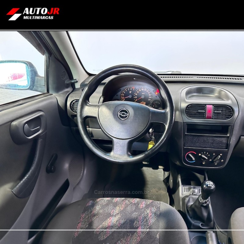 CORSA 1.8 MPFI SEDAN 8V FLEX 4P MANUAL - 2004 - VACARIA