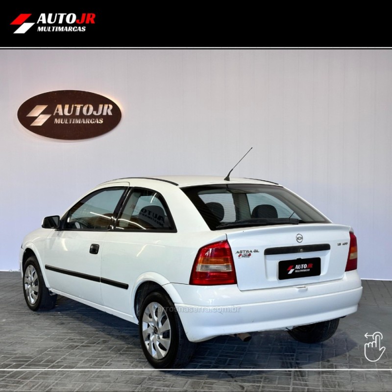 ASTRA 1.8 MPFI GL SEDAN 8V GASOLINA 4P MANUAL - 2000 - VACARIA