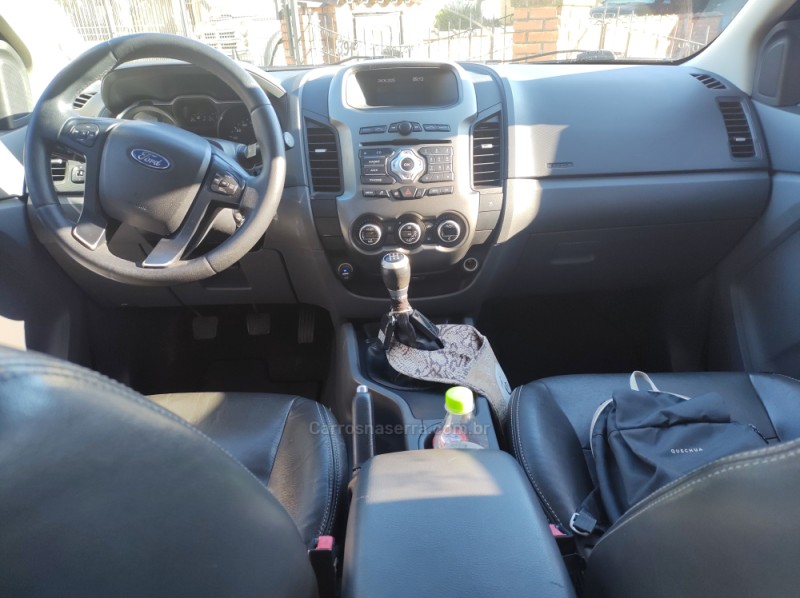 RANGER 2.5 XLT 4X2 CD 16V FLEX 4P MANUAL - 2013 - GRAMADO