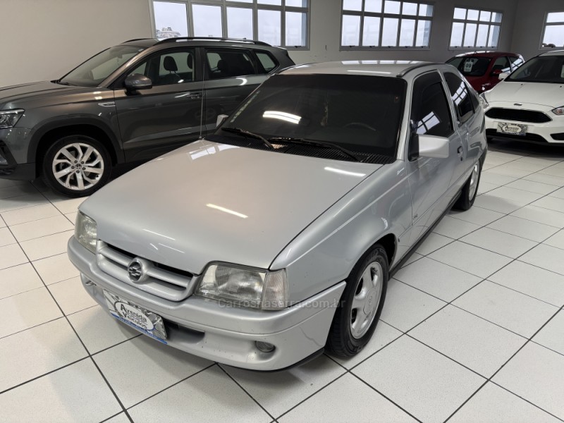 KADETT 2.0 MPFI GLS 8V GASOLINA 2P MANUAL