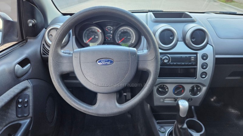 FIESTA 1.6 MPI 8V GASOLINA 4P MANUAL - 2013 - IVOTI