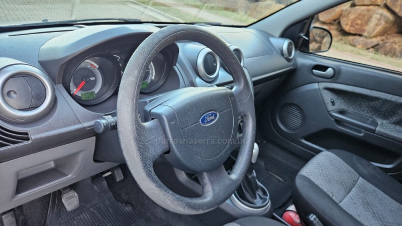 FIESTA 1.6 MPI 8V GASOLINA 4P MANUAL - 2013 - IVOTI