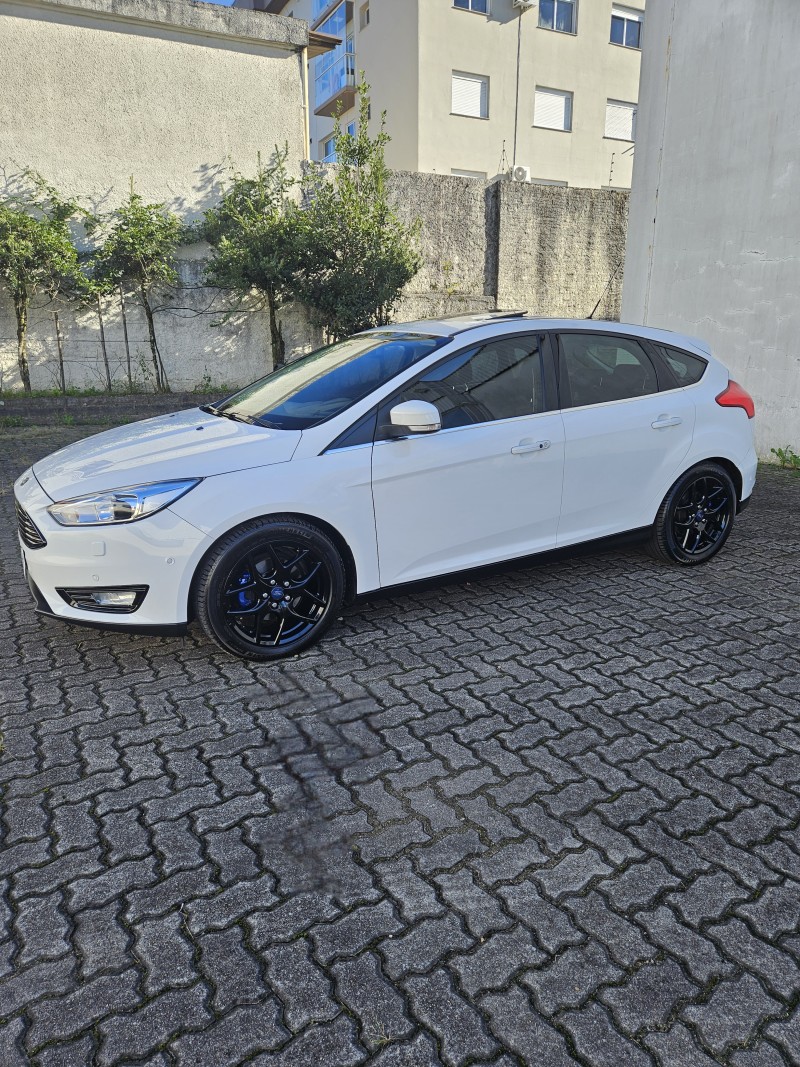 FOCUS 2.0 TITANIUM PLUS HATCH 16V FLEX 4P AUTO - 2016 - FARROUPILHA