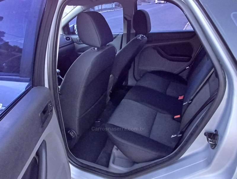 FOCUS 1.6 GLX 16V FLEX 4P MANUAL - 2011 - FARROUPILHA