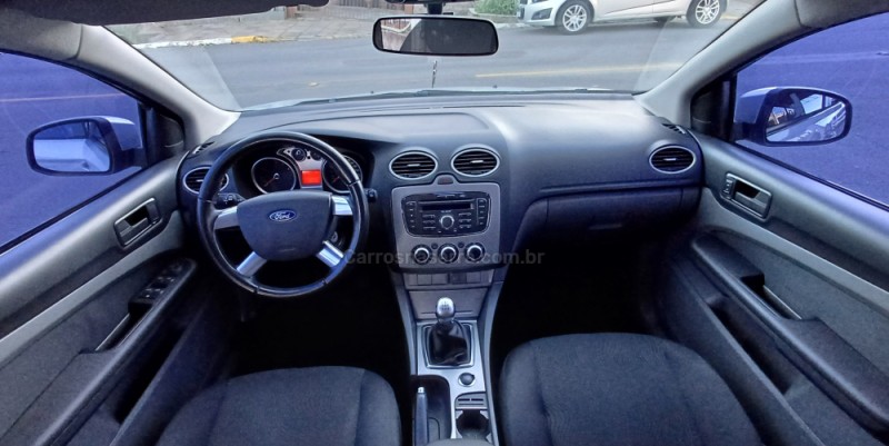 FOCUS 1.6 GLX 16V FLEX 4P MANUAL - 2011 - FARROUPILHA