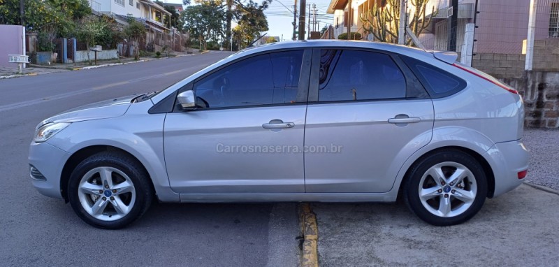 FOCUS 1.6 GLX 16V FLEX 4P MANUAL - 2011 - FARROUPILHA