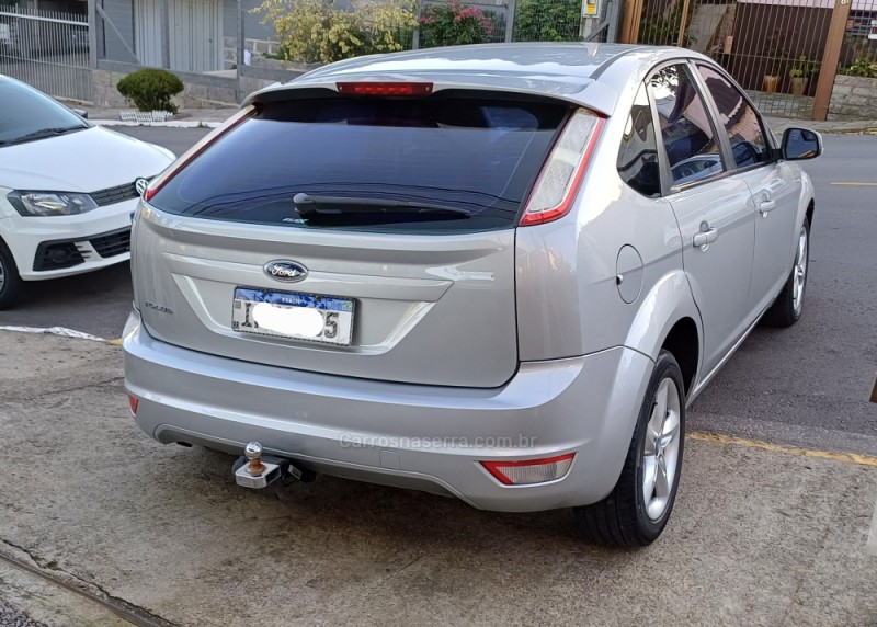 FOCUS 1.6 GLX 16V FLEX 4P MANUAL - 2011 - FARROUPILHA
