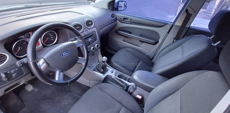FOCUS 1.6 GLX 16V FLEX 4P MANUAL - 2011 - FARROUPILHA