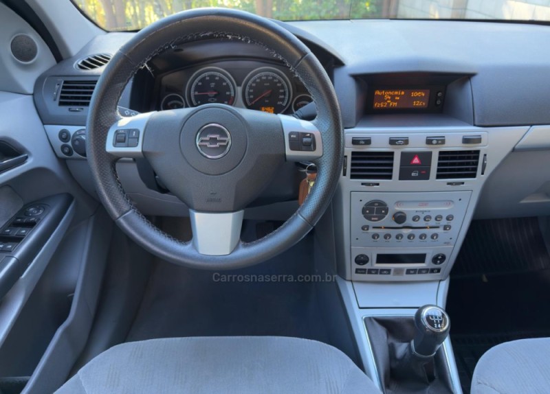 VECTRA 2.0 MPFI ELEGANCE 8V 140CV FLEX 4P MANUAL - 2009 - CANELA