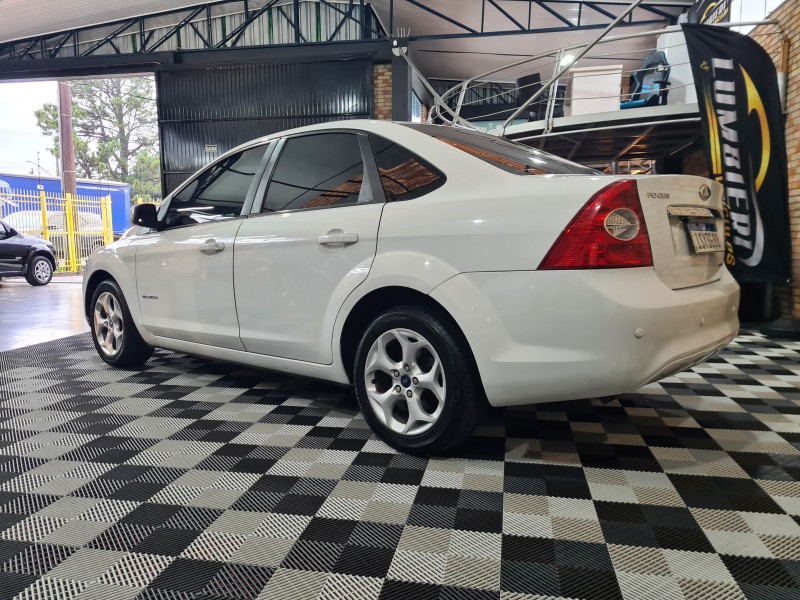 FOCUS 2.0 TITANIUM PLUS SEDAN 16V FLEX 4P AUTOMÁTICO - 2012 - FARROUPILHA