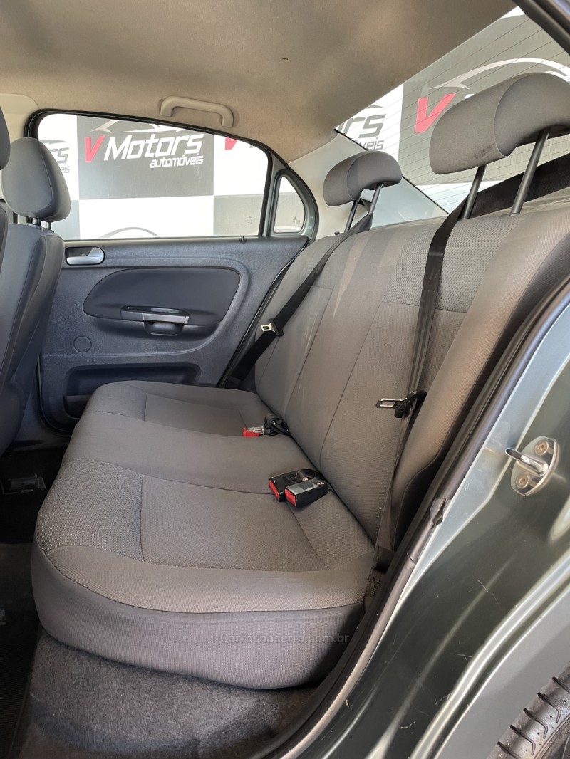 VOYAGE 1.0 MI TRENDLINE 8V FLEX 4P MANUAL - 2012 - PAROBé
