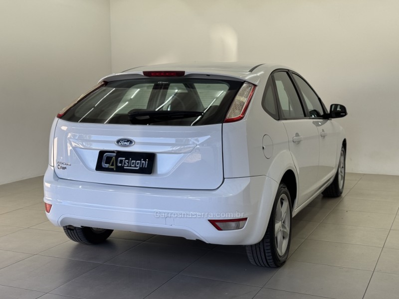 FOCUS 1.6 GLX 16V FLEX 4P MANUAL - 2011 - CARLOS BARBOSA