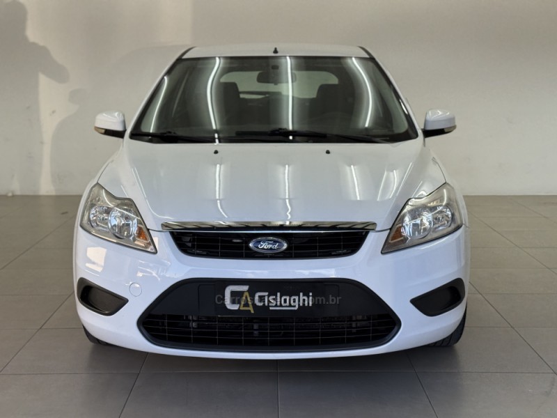 FOCUS 1.6 GLX 16V FLEX 4P MANUAL - 2011 - CARLOS BARBOSA