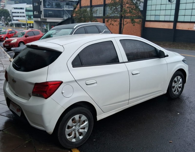 ONIX 1.0 LT 12V FLEX 4P MANUAL - 2018 - FLORES DA CUNHA