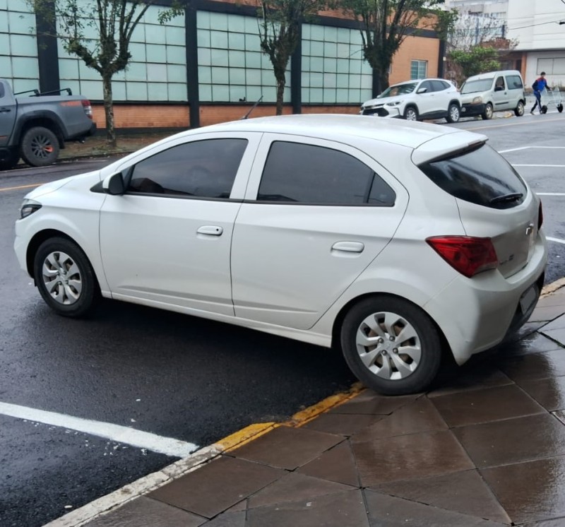 ONIX 1.0 LT 12V FLEX 4P MANUAL - 2018 - FLORES DA CUNHA