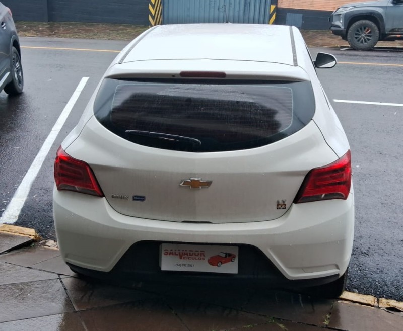 ONIX 1.0 LT 12V FLEX 4P MANUAL - 2018 - FLORES DA CUNHA