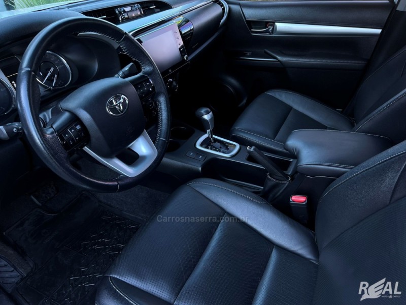 HILUX 2.8 SRX PLUS 4X4 CD TURBO DIESEL 4P AUTOMÁTICO - 2023 - SAPIRANGA