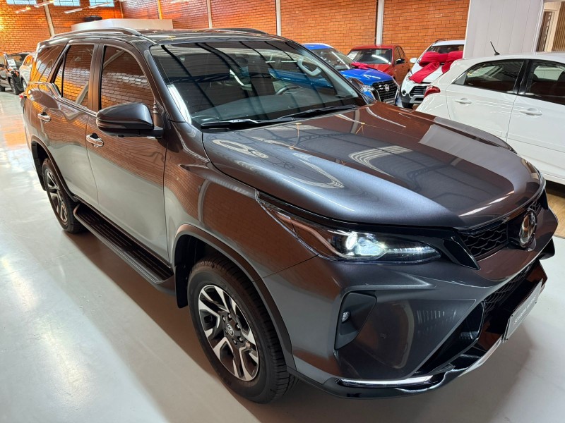 HILUX SW4 2.8 4X4 SRX PLATINUM TURBO DIESEL 4P AUTOMÁTICO - 2025 - BENTO GONçALVES