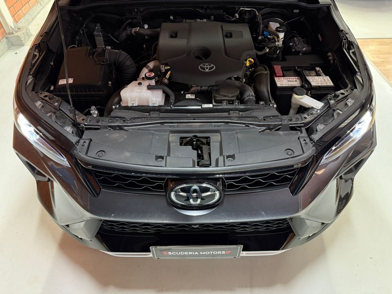 HILUX SW4 2.8 4X4 SRX PLATINUM TURBO DIESEL 4P AUTOMÁTICO - 2025 - BENTO GONçALVES