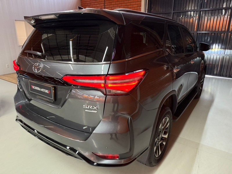 HILUX SW4 2.8 4X4 SRX PLATINUM TURBO DIESEL 4P AUTOMÁTICO - 2025 - BENTO GONçALVES
