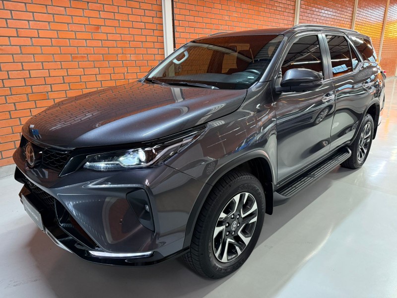 HILUX SW4 2.8 4X4 SRX PLATINUM TURBO DIESEL 4P AUTOMÁTICO - 2025 - BENTO GONçALVES