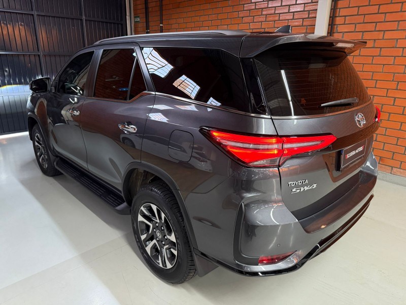 HILUX SW4 2.8 4X4 SRX PLATINUM TURBO DIESEL 4P AUTOMÁTICO - 2025 - BENTO GONçALVES