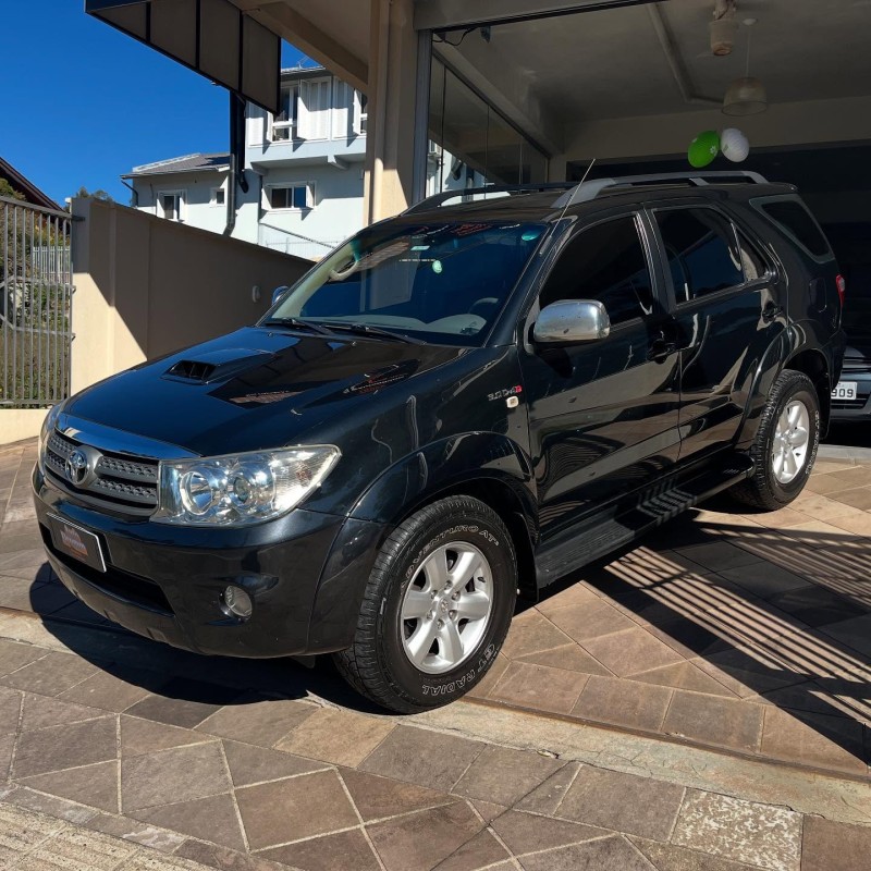 HILUX SW4 3.0 SRV 4X4 7 LUGARES 16V TURBO INTERCOOLER DIESEL 4P AUTOMÁTICO - 2010 - NOVA PETRóPOLIS