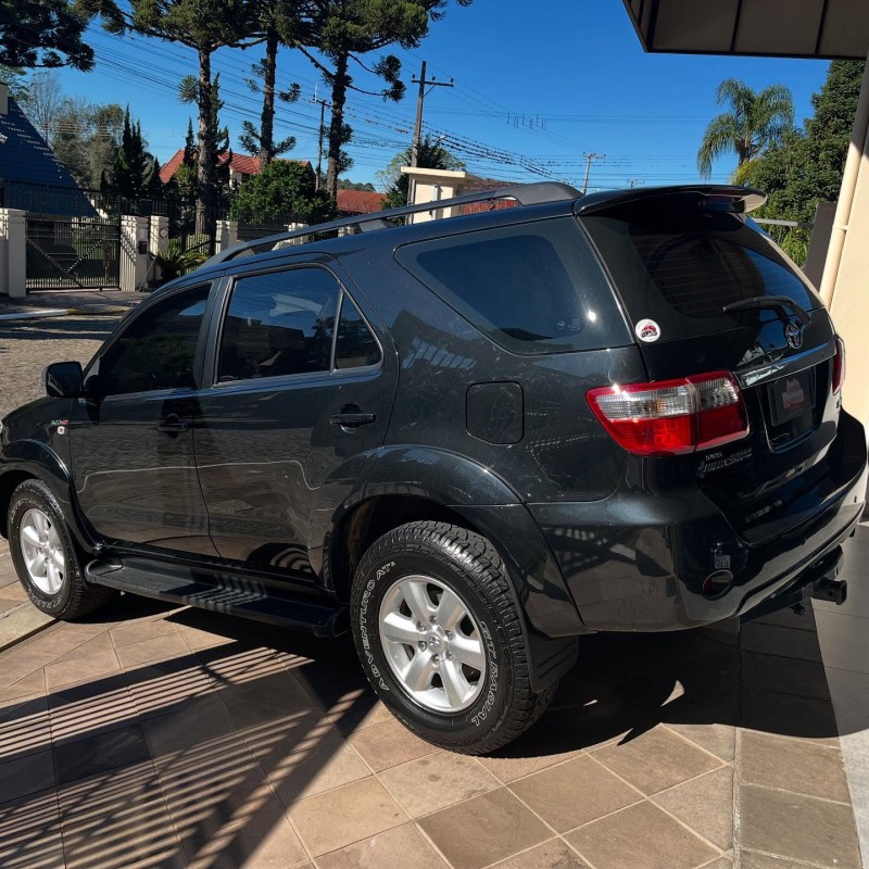 HILUX SW4 3.0 SRV 4X4 7 LUGARES 16V TURBO INTERCOOLER DIESEL 4P AUTOMÁTICO - 2010 - NOVA PETRóPOLIS