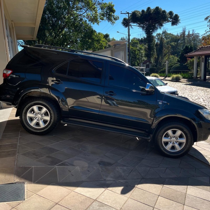 HILUX SW4 3.0 SRV 4X4 7 LUGARES 16V TURBO INTERCOOLER DIESEL 4P AUTOMÁTICO - 2010 - NOVA PETRóPOLIS