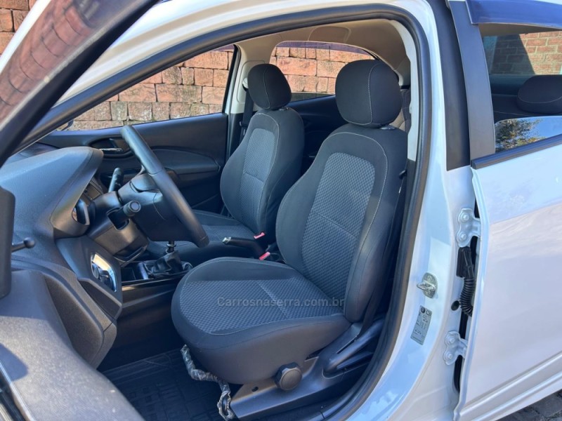 PRISMA 1.4 MPFI LT 8V FLEX 4P MANUAL - 2017 - VENâNCIO AIRES
