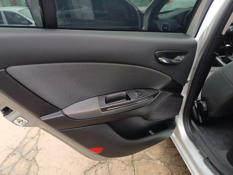 BRAVO 1.8 ESSENCE 16V FLEX 4P MANUAL - 2012 - FLORES DA CUNHA