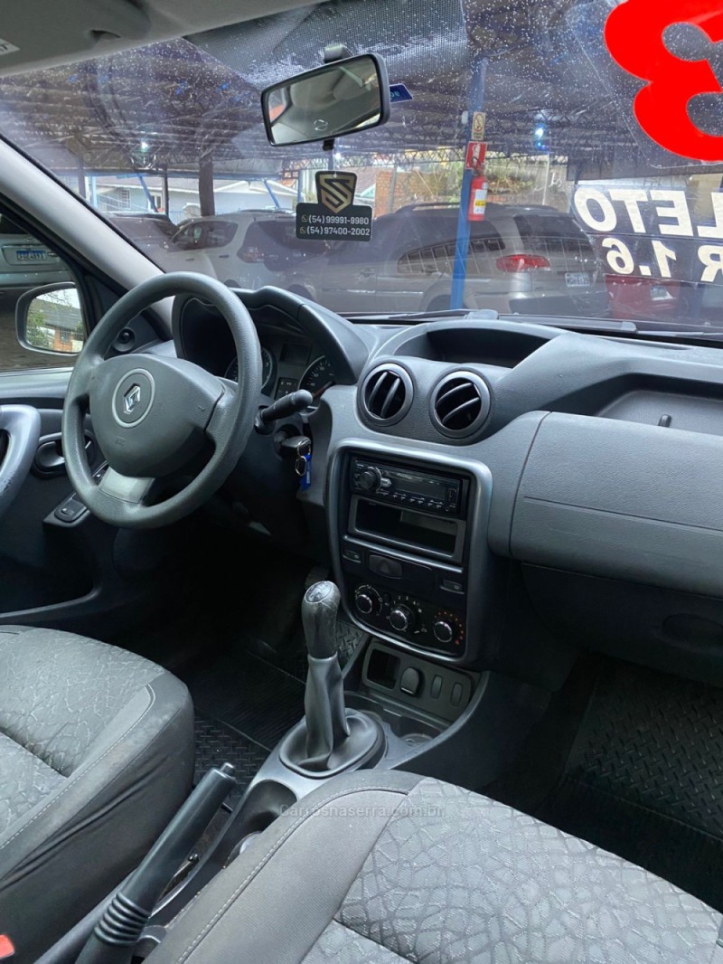 DUSTER 1.6 EXPRESSION 4X2 16V FLEX 4P MANUAL - 2013 - CANELA