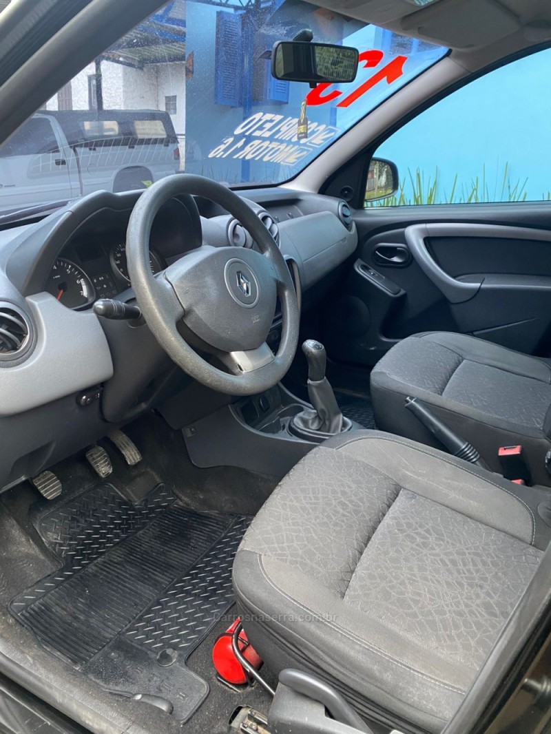 DUSTER 1.6 EXPRESSION 4X2 16V FLEX 4P MANUAL - 2013 - CANELA