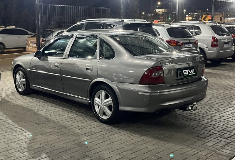 VECTRA 2.0 MPFI EXPRESSION 8V GASOLINA 4P MANUAL - 2004 - CAXIAS DO SUL