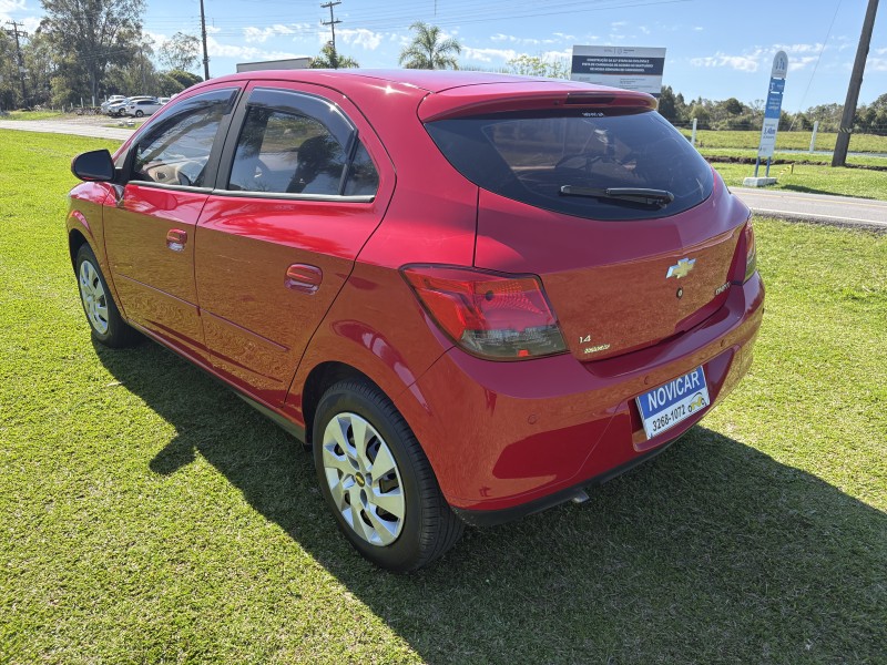 ONIX 1.4 MPFI LT 8V FLEX 4P MANUAL - 2015 - FARROUPILHA