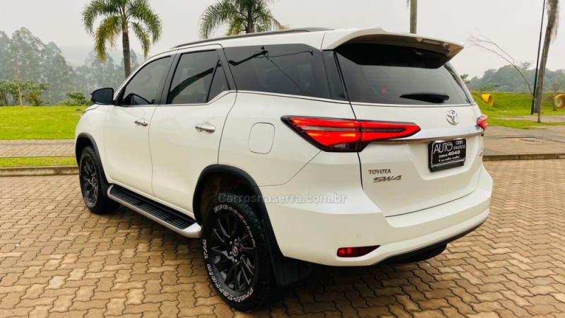 HILUX SW4 2.8 SRX 4X4 7 LUGARES 16V TURBO INTERCOOLER DIESEL 4P AUTOMÁTICO - 2022 - DOIS IRMãOS