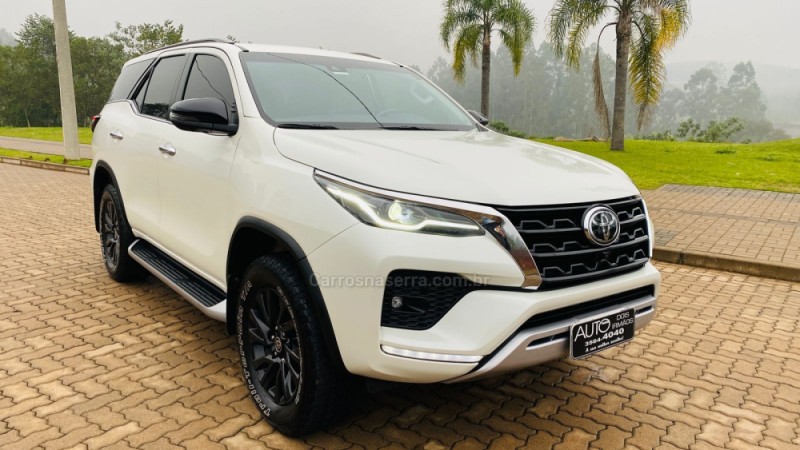 HILUX SW4 2.8 SRX 4X4 7 LUGARES 16V TURBO INTERCOOLER DIESEL 4P AUTOMÁTICO - 2022 - DOIS IRMãOS