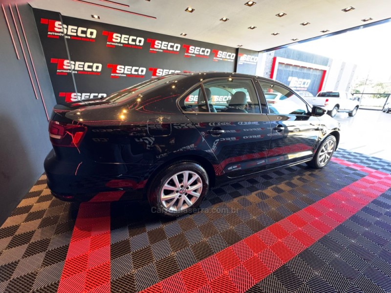 JETTA 2.0 TRENDLINE FLEX 4P TIPTRONIC - 2016 - PASSO FUNDO