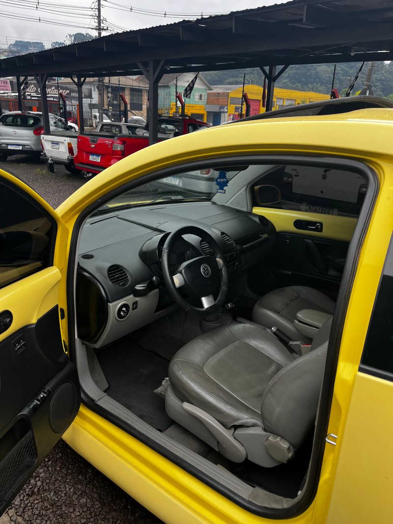 NEW BEETLE 2.0 MI 8V GASOLINA 2P AUTOMÁTICO - 2001 - CAXIAS DO SUL