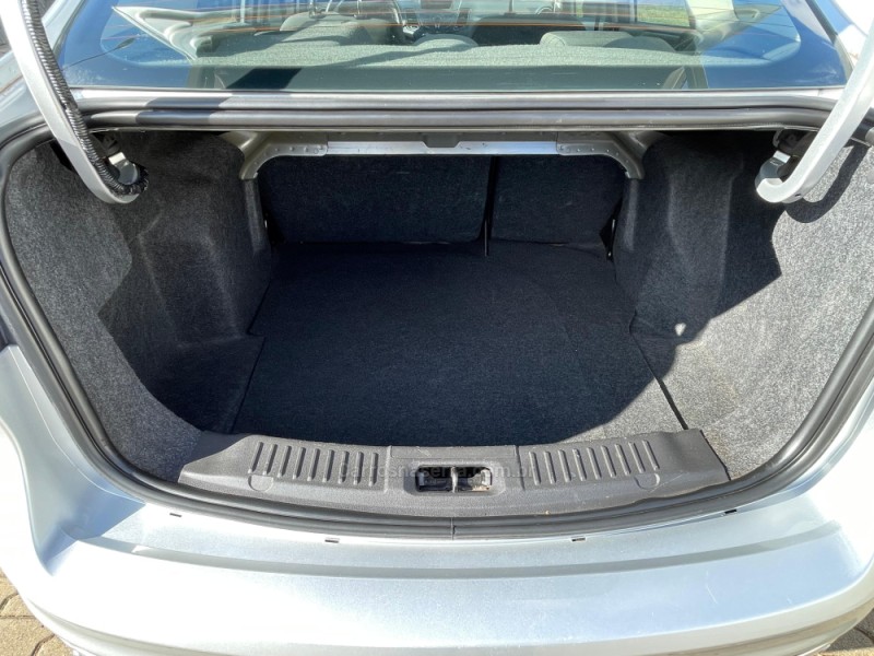 FIESTA 1.6 SE SEDAN 16V FLEX 4P AUTOMÁTICO - 2014 - CAMPO BOM