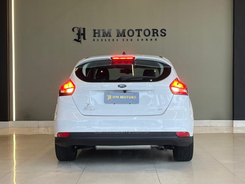 FOCUS 2.0 SE PLUS 16V FLEX 4P AUTOMÁTICO - 2017 - CAXIAS DO SUL