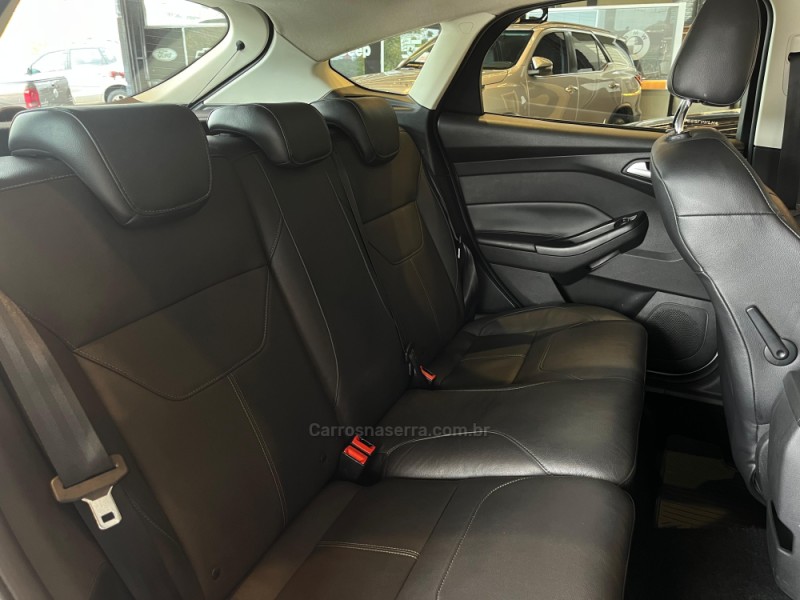 FOCUS 2.0 SE PLUS 16V FLEX 4P AUTOMÁTICO - 2017 - CAXIAS DO SUL