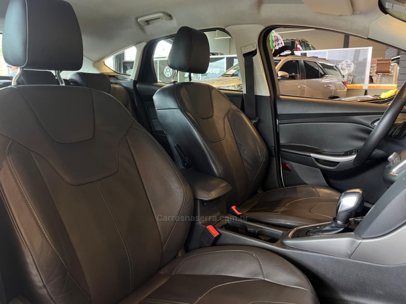 FOCUS 2.0 SE PLUS 16V FLEX 4P AUTOMÁTICO - 2017 - CAXIAS DO SUL