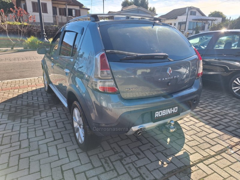 SANDERO 1.6 STEPWAY RIP CURL 8V FLEX 4P MANUAL - 2013 - CAMBARá DO SUL