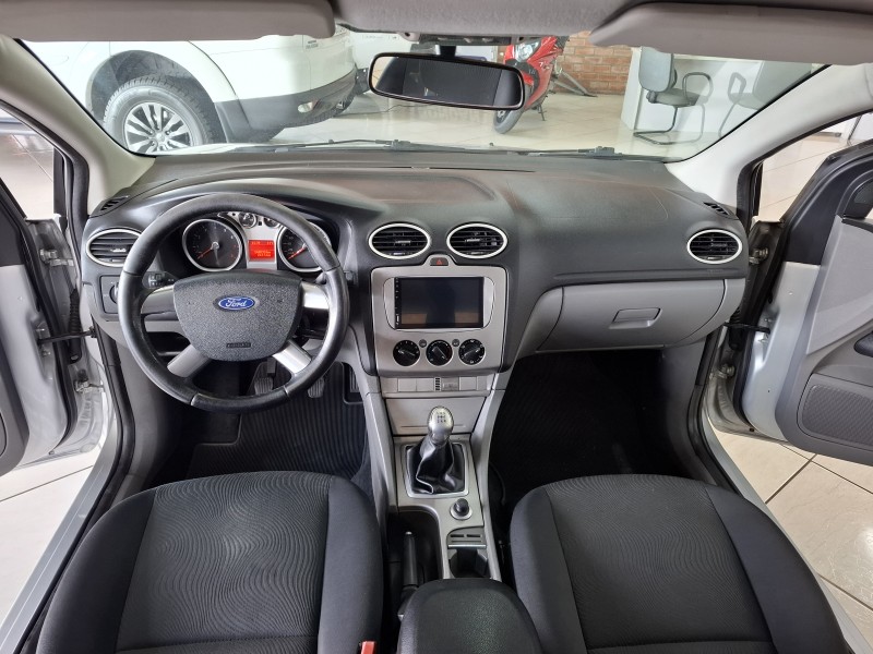 FOCUS 1.6 GLX 8V FLEX 4P MANUAL - 2012 - FARROUPILHA