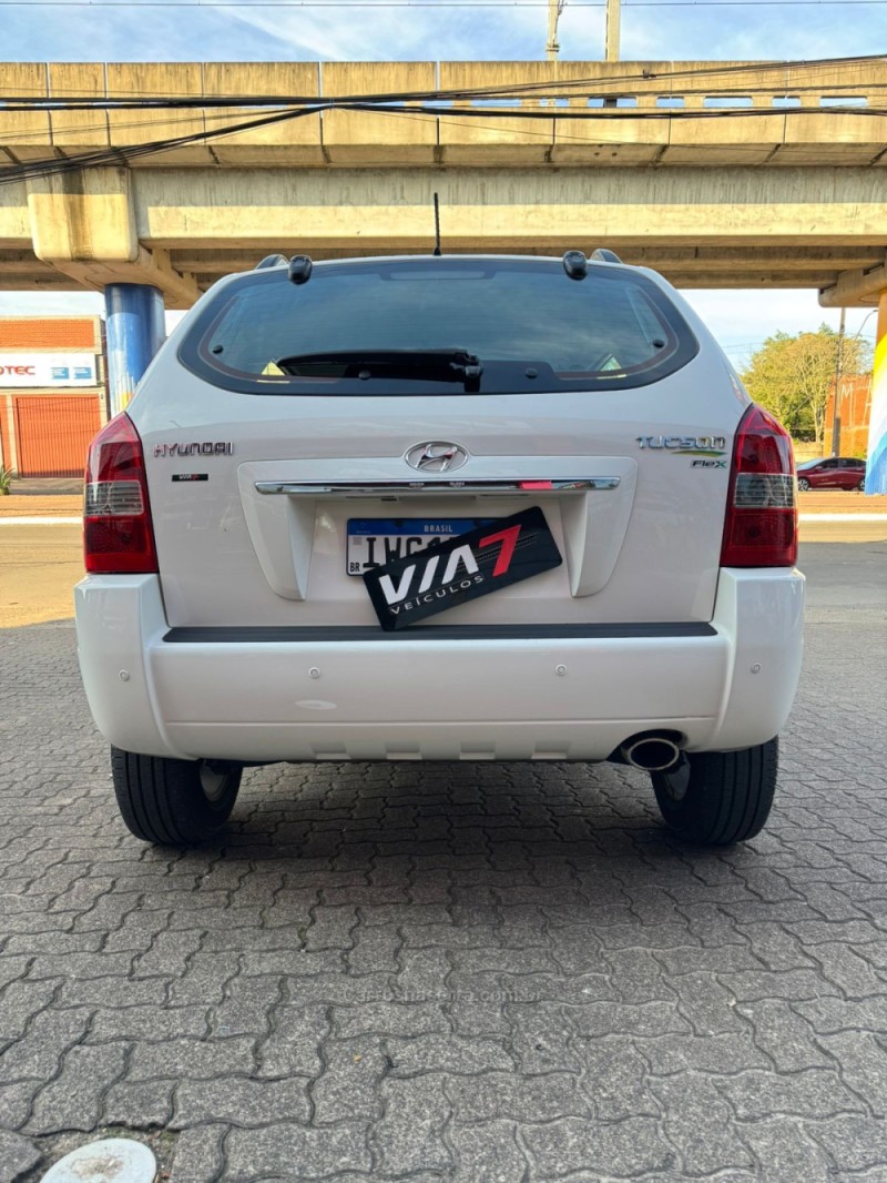 TUCSON 2.0 MPFI GLS 16V 143CV 2WD FLEX 4P AUTOMÁTICO - 2015 - NOVO HAMBURGO