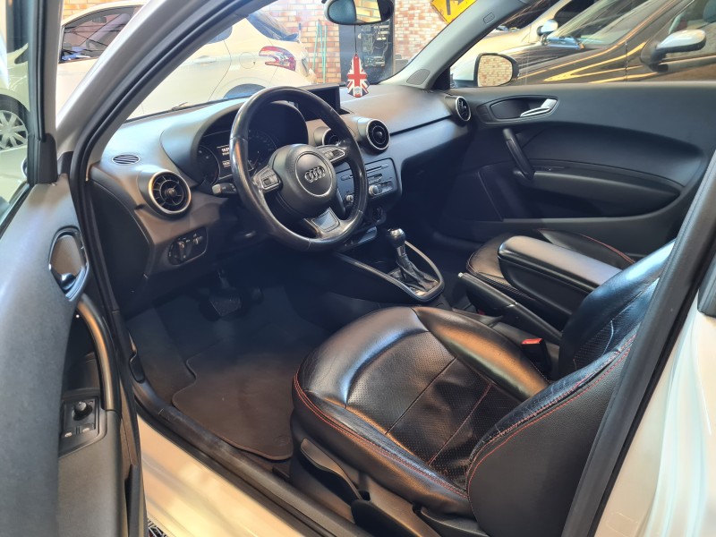 A1 1.4 TFSI ATTRACTION 16V 122CV GASOLINA 2P AUTOMÁTICO - 2012 - FARROUPILHA