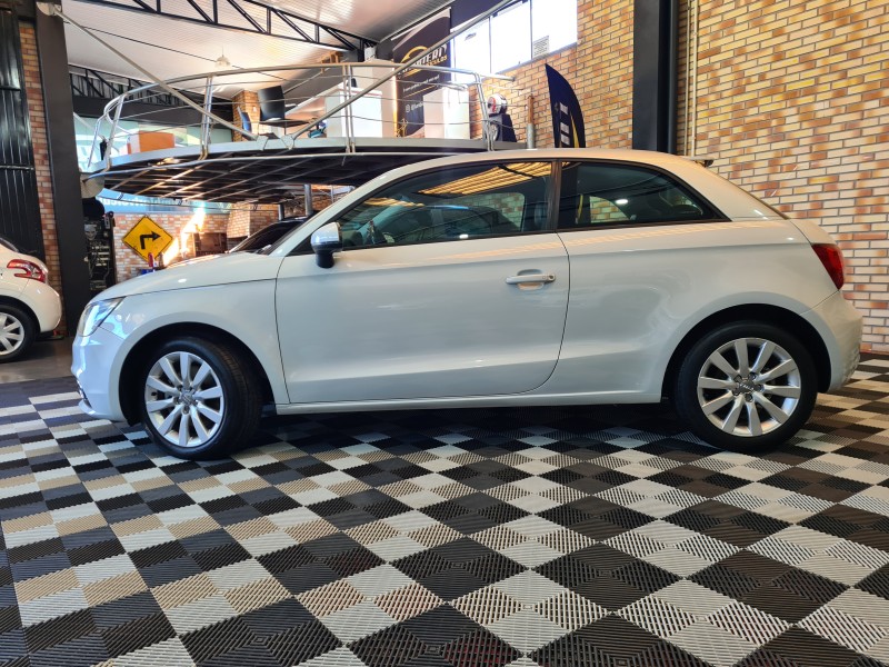 A1 1.4 TFSI ATTRACTION 16V 122CV GASOLINA 2P AUTOMÁTICO - 2012 - FARROUPILHA