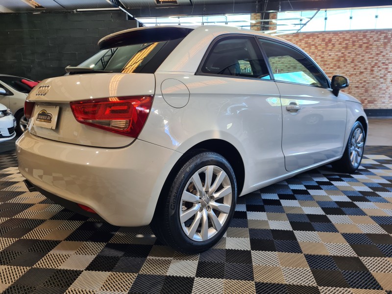 A1 1.4 TFSI ATTRACTION 16V 122CV GASOLINA 2P AUTOMÁTICO - 2012 - FARROUPILHA